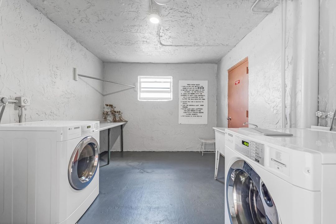 For Sale: $79,500 (1 beds, 1 baths, 901 Square Feet)