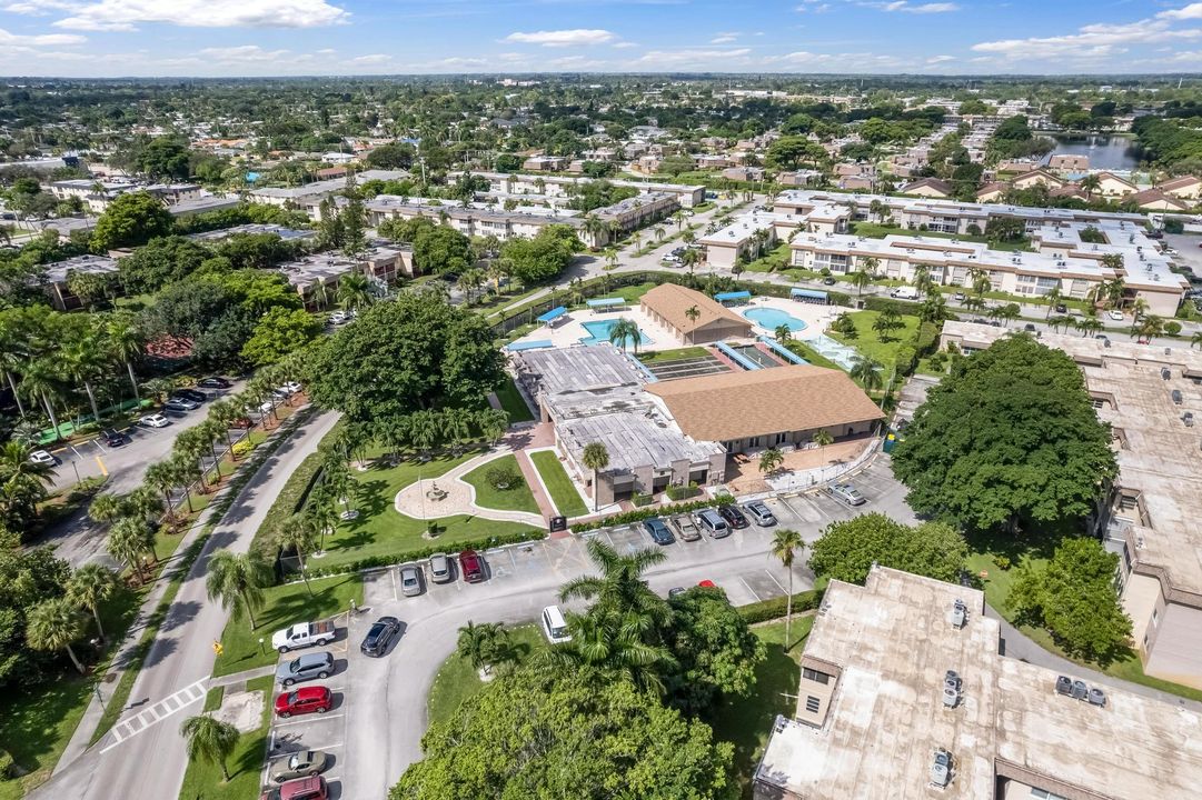 For Sale: $79,500 (1 beds, 1 baths, 901 Square Feet)