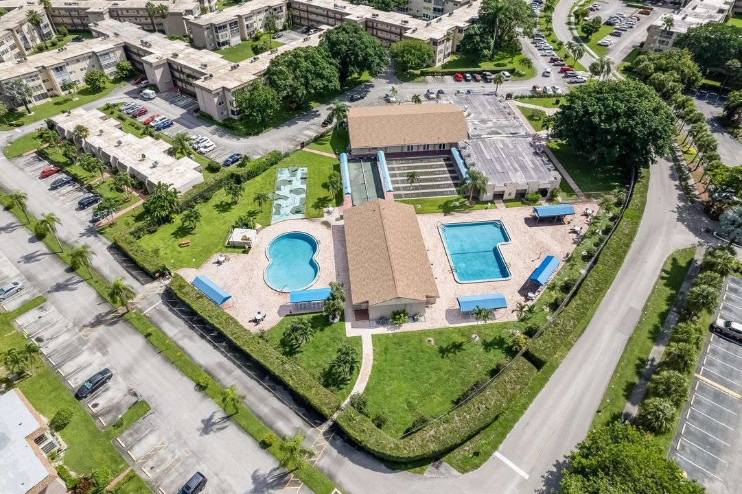 For Sale: $79,500 (1 beds, 1 baths, 901 Square Feet)