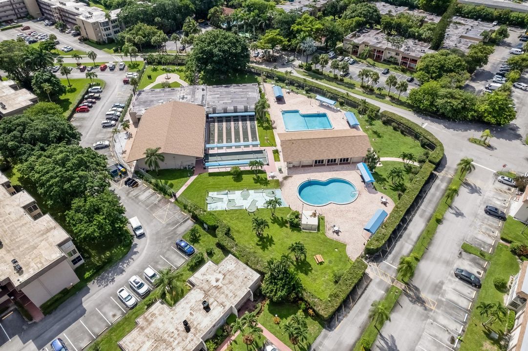 For Sale: $79,500 (1 beds, 1 baths, 901 Square Feet)