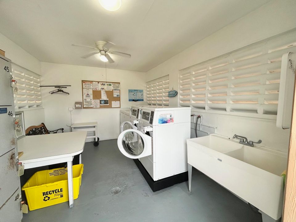 For Sale: $110,000 (2 beds, 1 baths, 829 Square Feet)