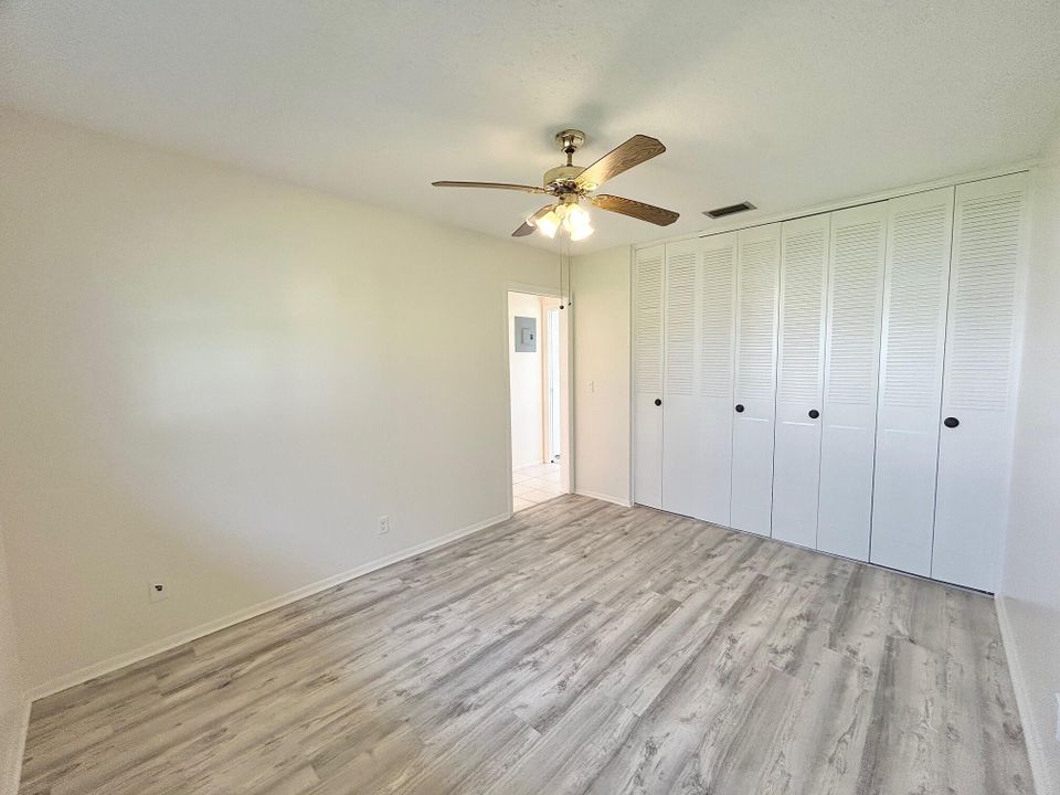 For Sale: $110,000 (2 beds, 1 baths, 829 Square Feet)