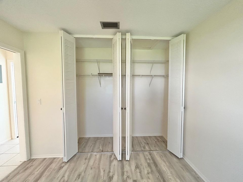 For Sale: $110,000 (2 beds, 1 baths, 829 Square Feet)