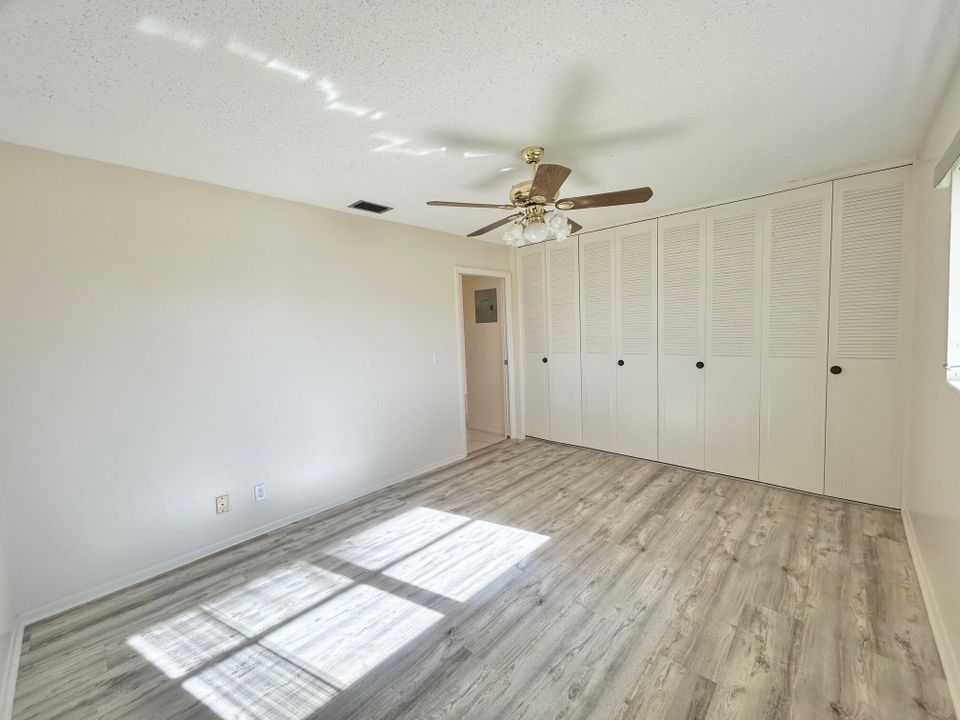 For Sale: $110,000 (2 beds, 1 baths, 829 Square Feet)