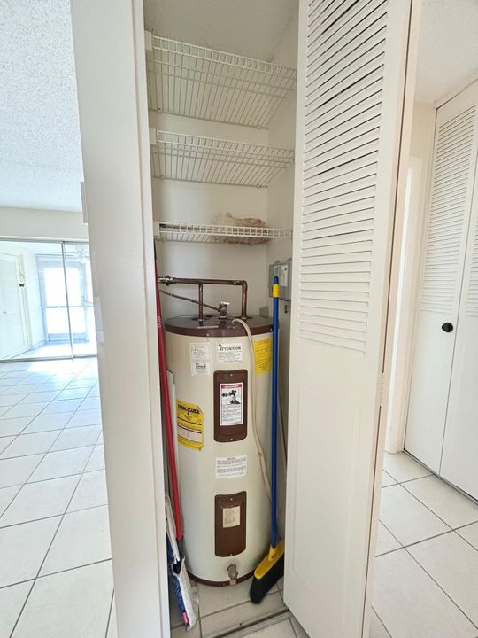 For Sale: $110,000 (2 beds, 1 baths, 829 Square Feet)