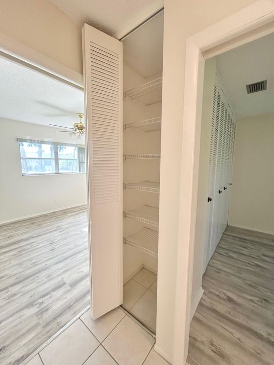 For Sale: $110,000 (2 beds, 1 baths, 829 Square Feet)