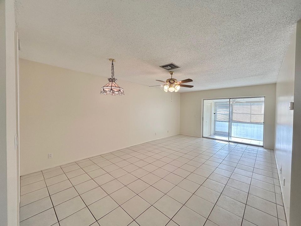 For Sale: $110,000 (2 beds, 1 baths, 829 Square Feet)