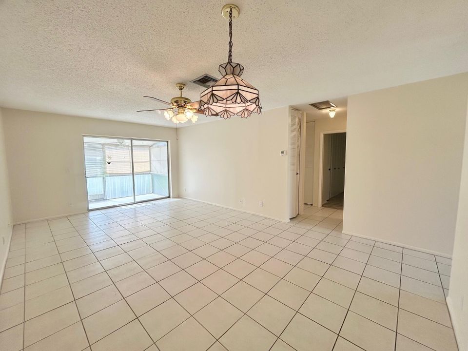 For Sale: $110,000 (2 beds, 1 baths, 829 Square Feet)