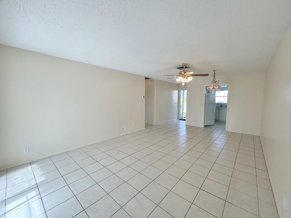 For Sale: $110,000 (2 beds, 1 baths, 829 Square Feet)