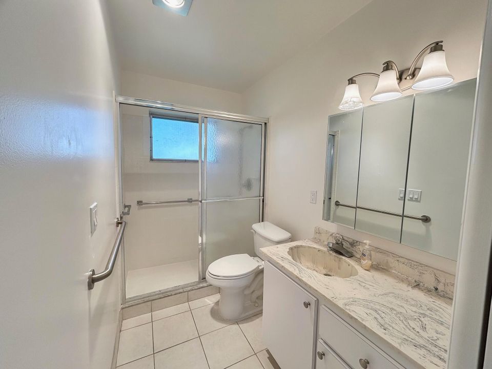 For Sale: $110,000 (2 beds, 1 baths, 829 Square Feet)