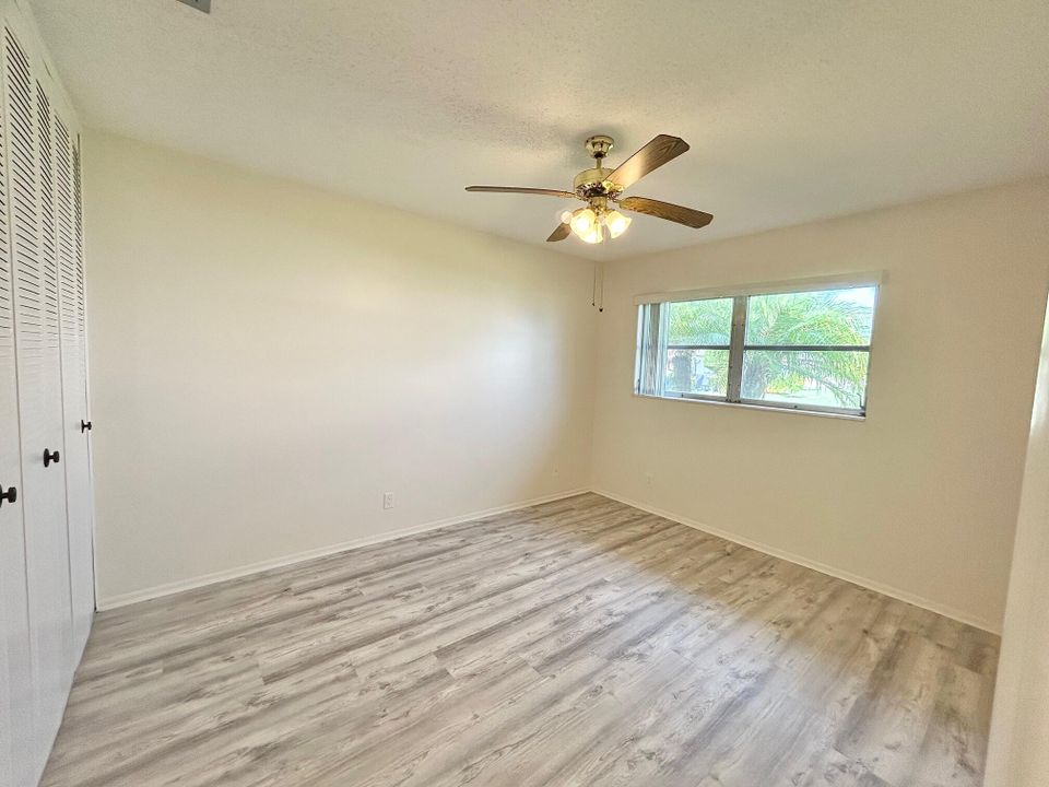 For Sale: $110,000 (2 beds, 1 baths, 829 Square Feet)