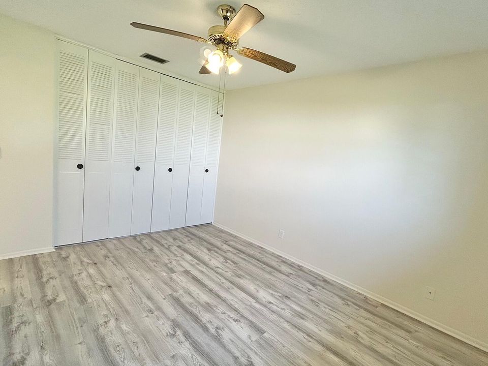 For Sale: $110,000 (2 beds, 1 baths, 829 Square Feet)