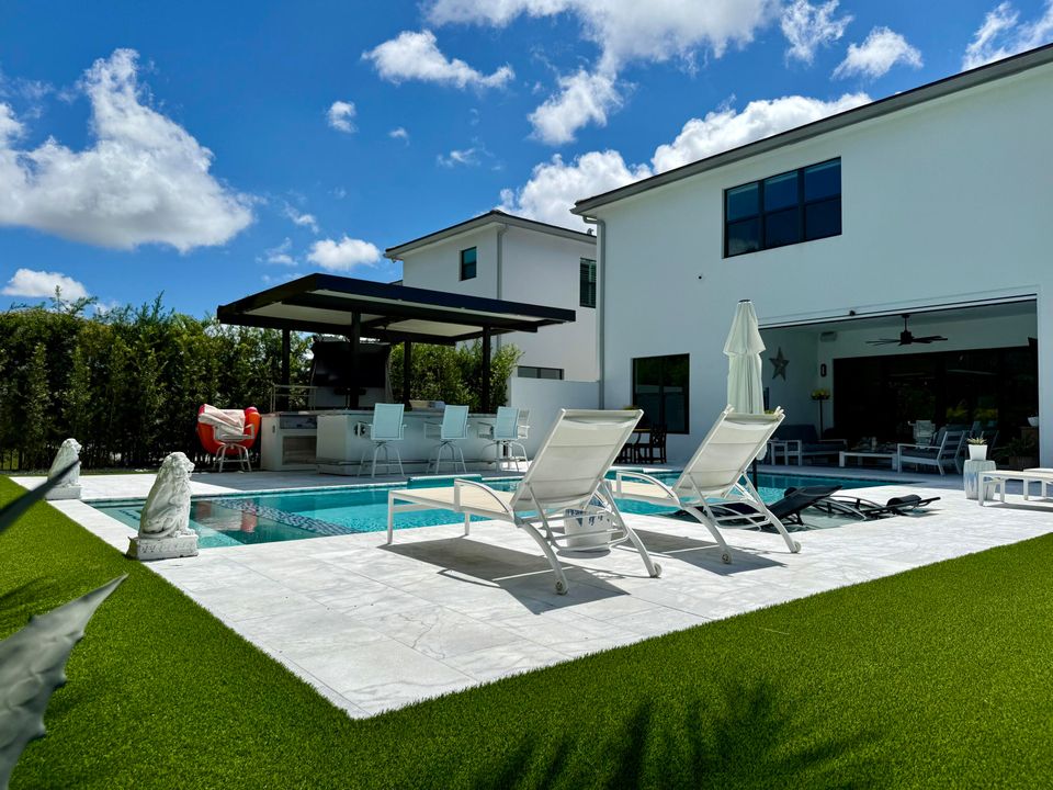 最近售出: $2,599,000 (5 贝兹, 7 浴室, 4568 平方英尺)