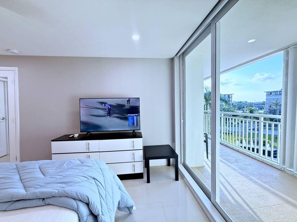 For Sale: $627,000 (2 beds, 2 baths, 1224 Square Feet)