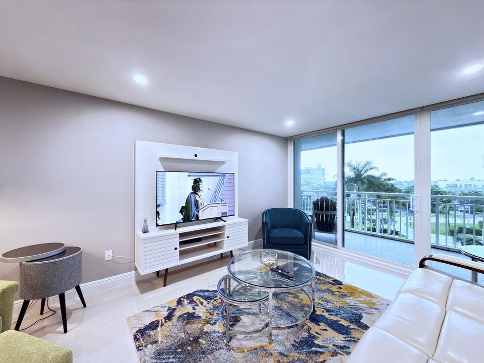 For Sale: $627,000 (2 beds, 2 baths, 1224 Square Feet)