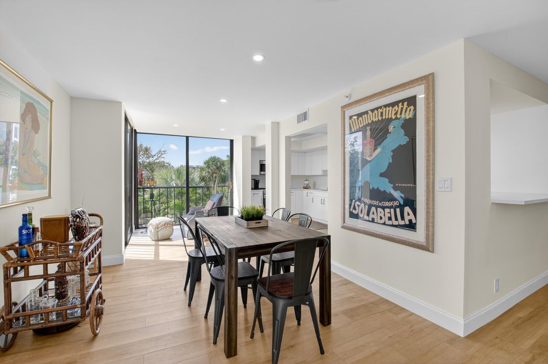 合同活跃: $325,000 (2 贝兹, 2 浴室, 1255 平方英尺)