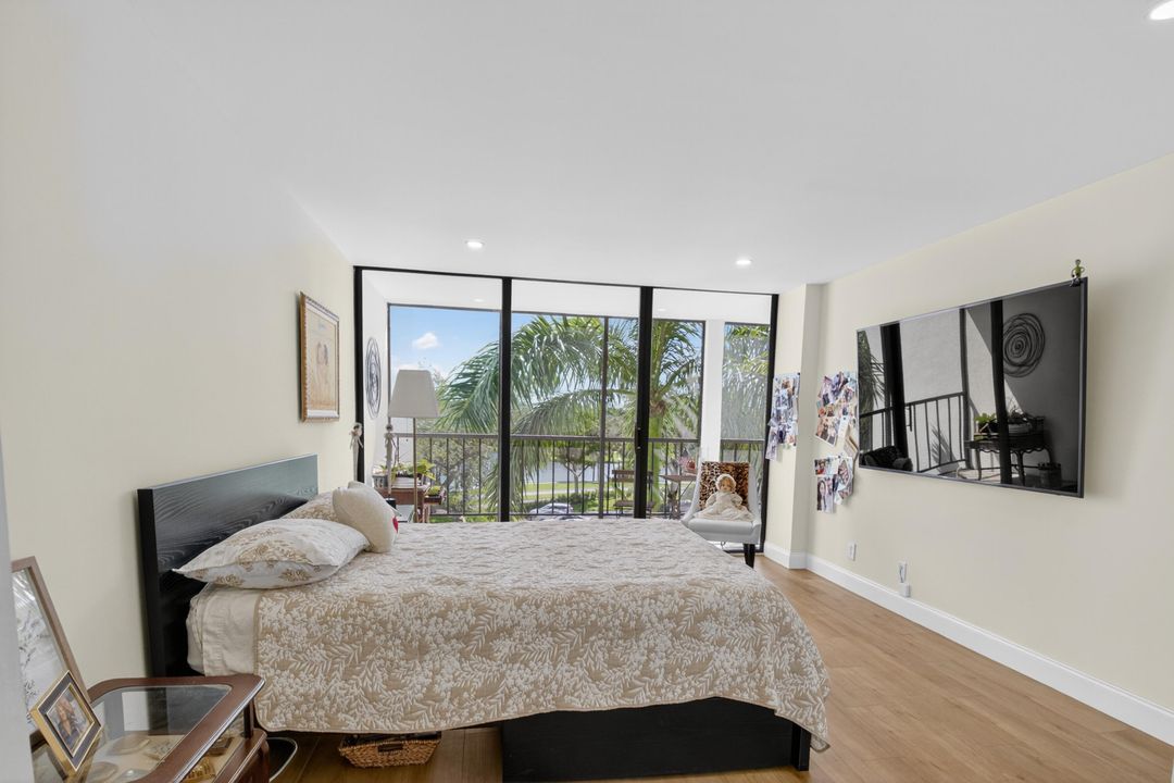 合同活跃: $325,000 (2 贝兹, 2 浴室, 1255 平方英尺)