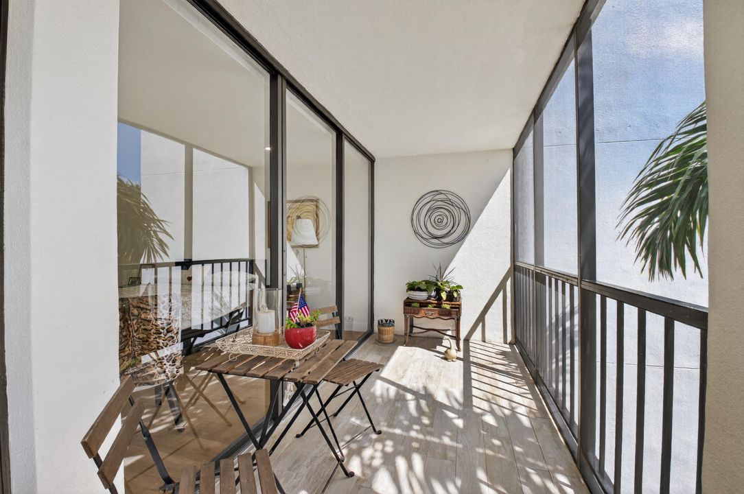 合同活跃: $325,000 (2 贝兹, 2 浴室, 1255 平方英尺)