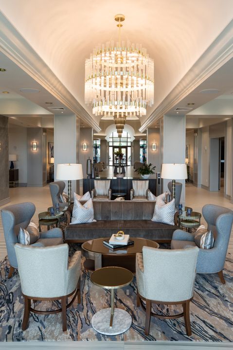 合同活跃: $325,000 (2 贝兹, 2 浴室, 1255 平方英尺)