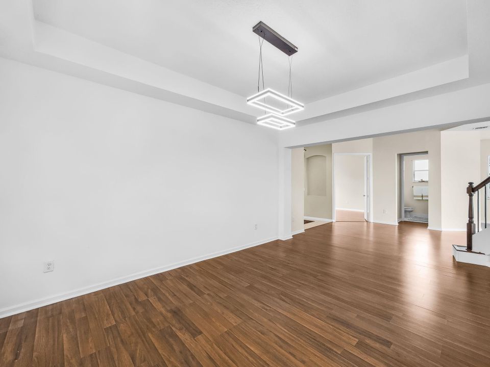 Под контрактом: $1,045,000 (5 спален, 6 ванн, 4168 Квадратных фут)