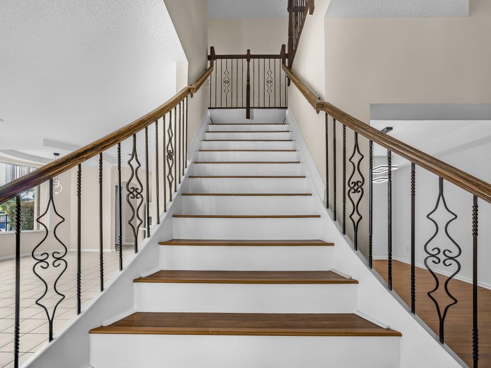 Под контрактом: $1,045,000 (5 спален, 6 ванн, 4168 Квадратных фут)