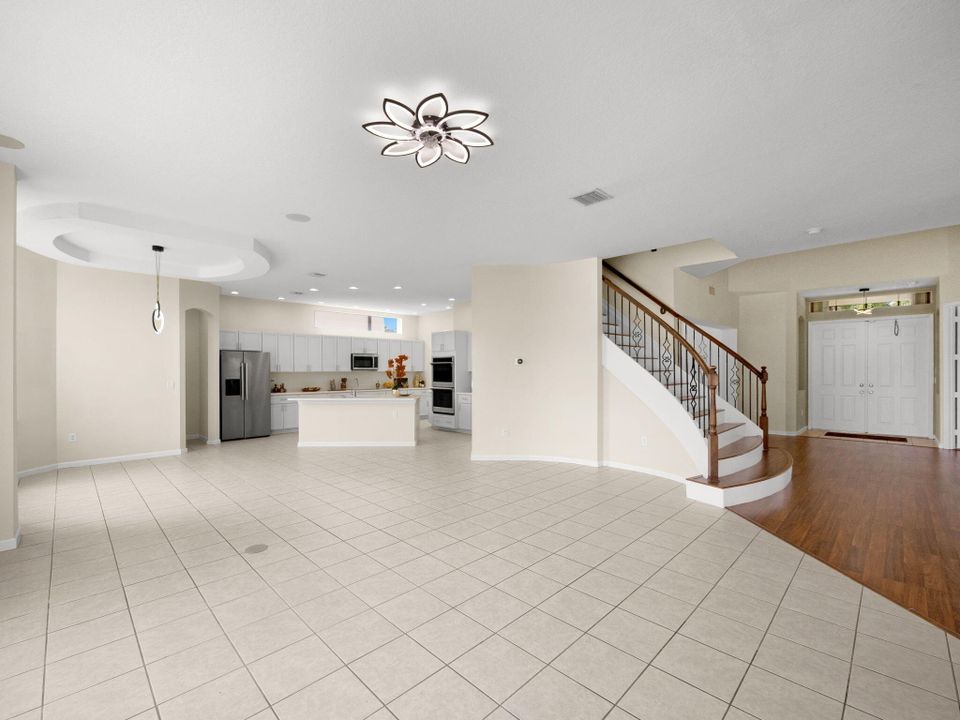 Под контрактом: $1,045,000 (5 спален, 6 ванн, 4168 Квадратных фут)