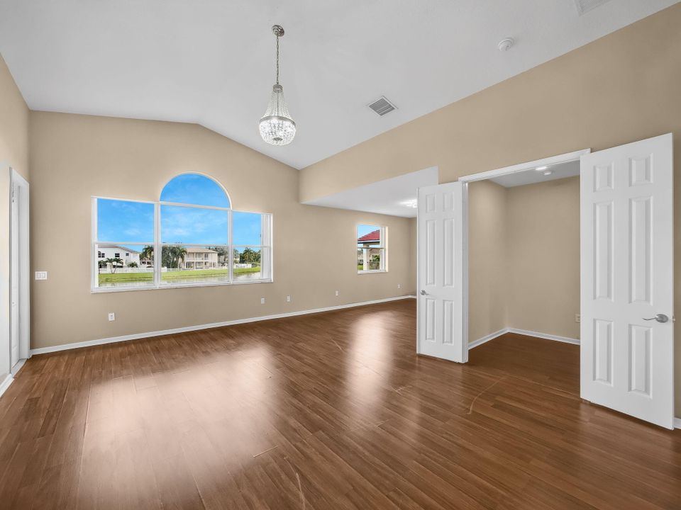 Под контрактом: $1,045,000 (5 спален, 6 ванн, 4168 Квадратных фут)