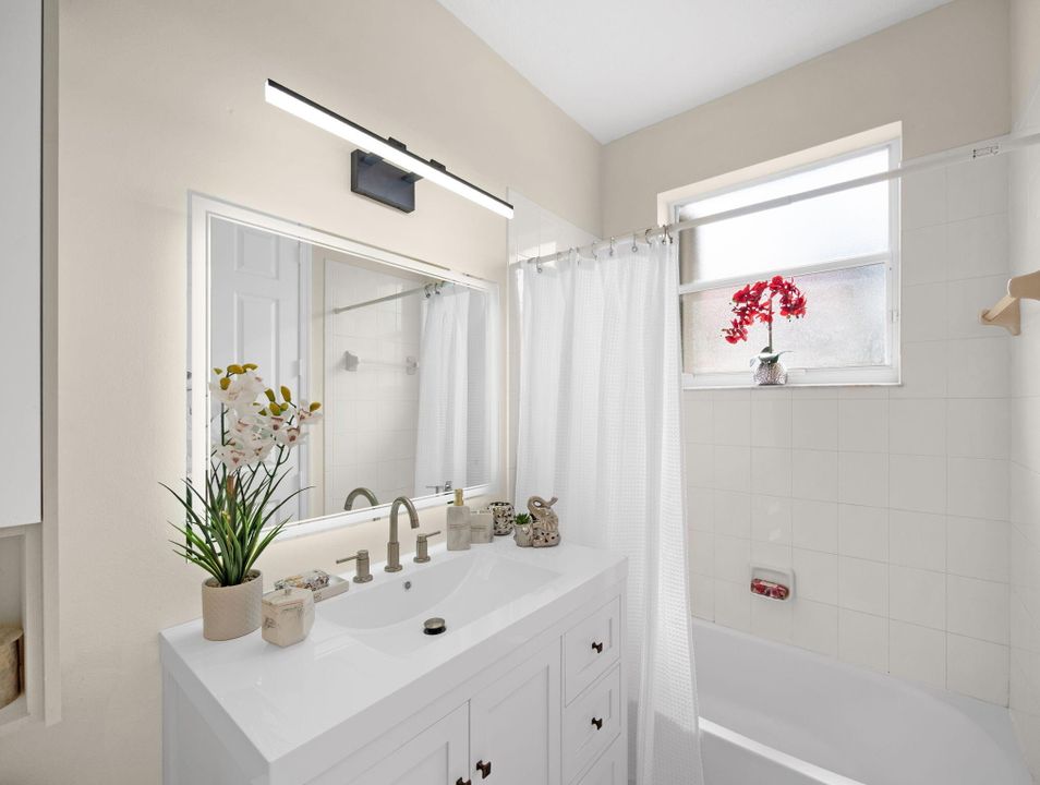 Под контрактом: $1,045,000 (5 спален, 6 ванн, 4168 Квадратных фут)