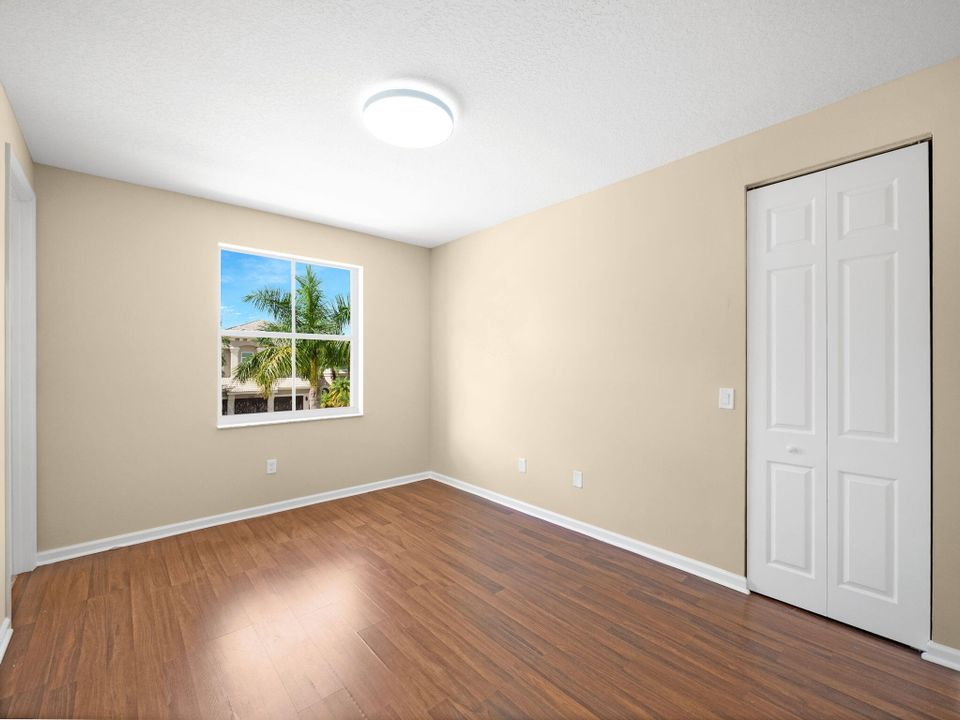 Под контрактом: $1,045,000 (5 спален, 6 ванн, 4168 Квадратных фут)