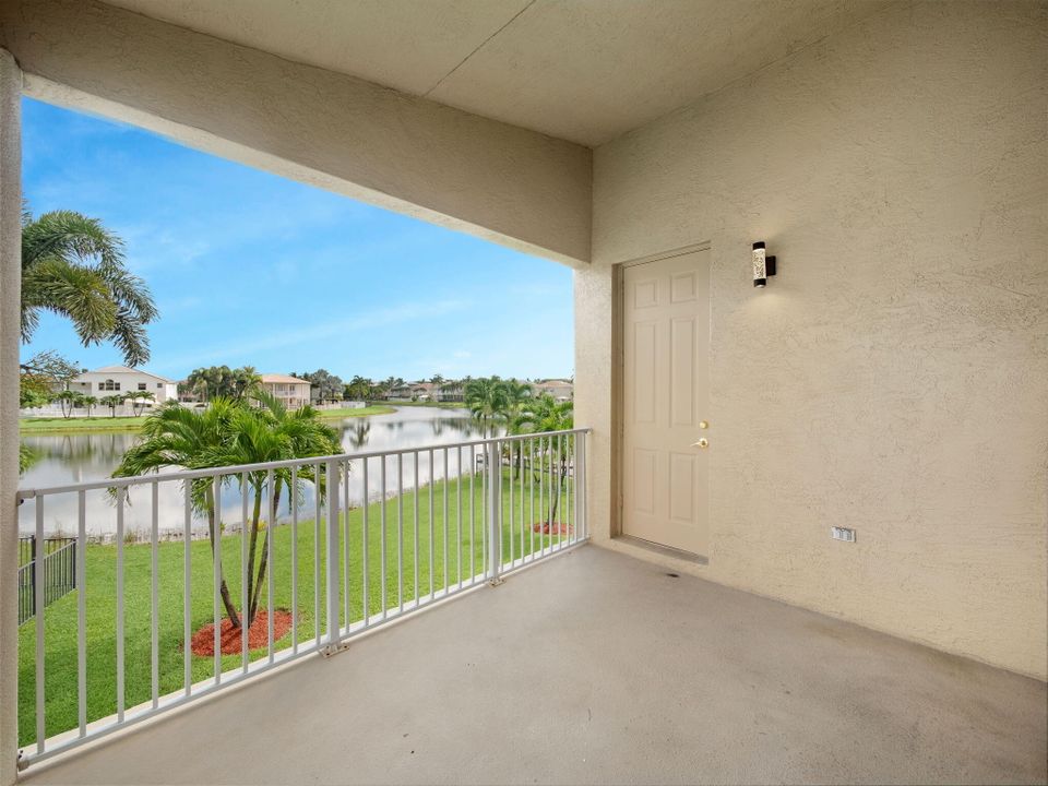 Под контрактом: $1,045,000 (5 спален, 6 ванн, 4168 Квадратных фут)