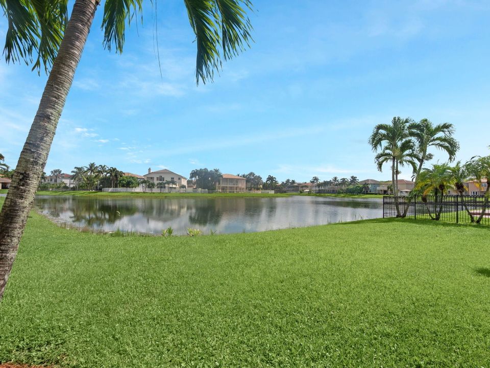 Под контрактом: $1,045,000 (5 спален, 6 ванн, 4168 Квадратных фут)