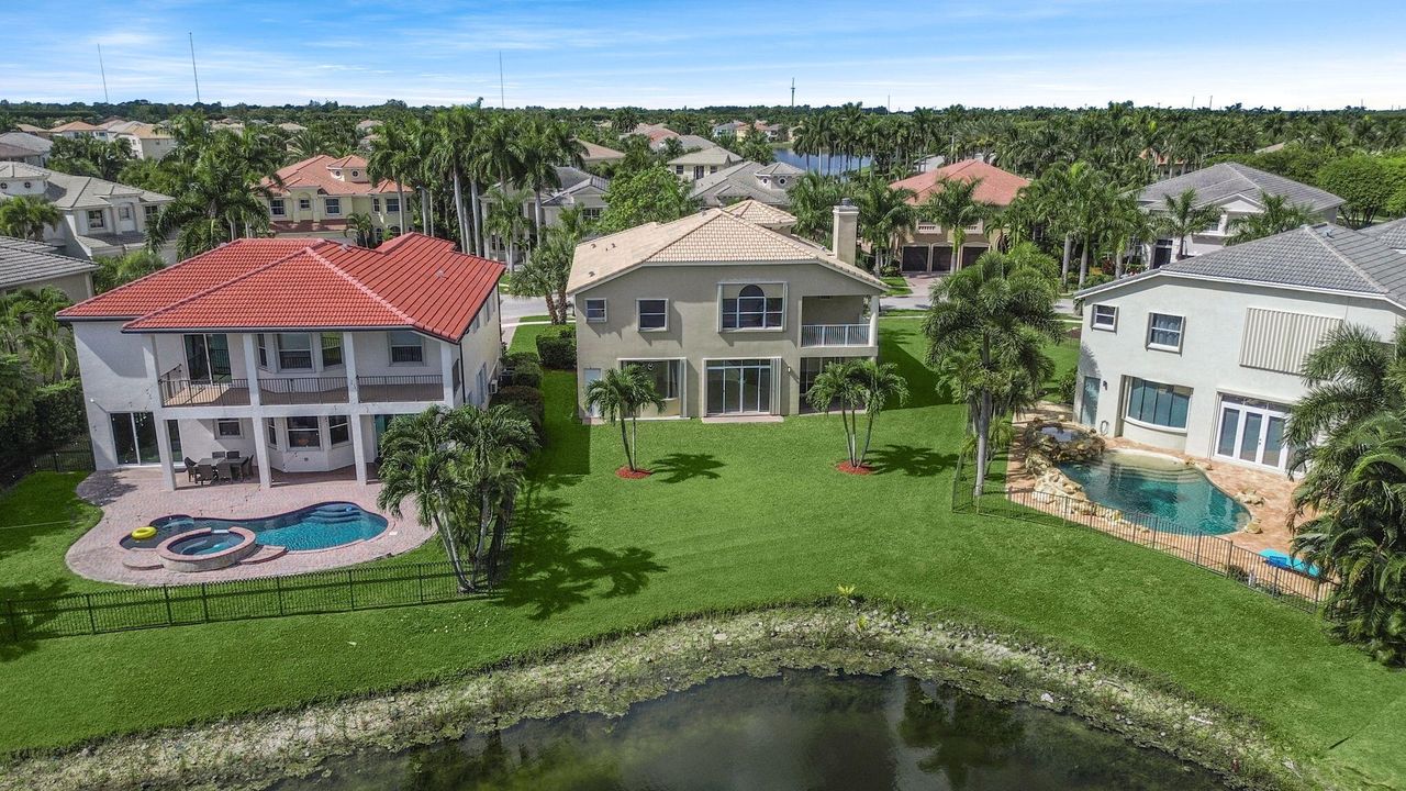 Под контрактом: $1,045,000 (5 спален, 6 ванн, 4168 Квадратных фут)