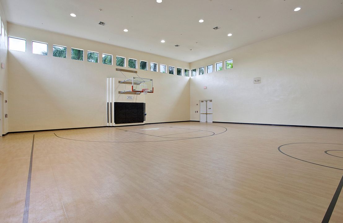 Под контрактом: $1,045,000 (5 спален, 6 ванн, 4168 Квадратных фут)