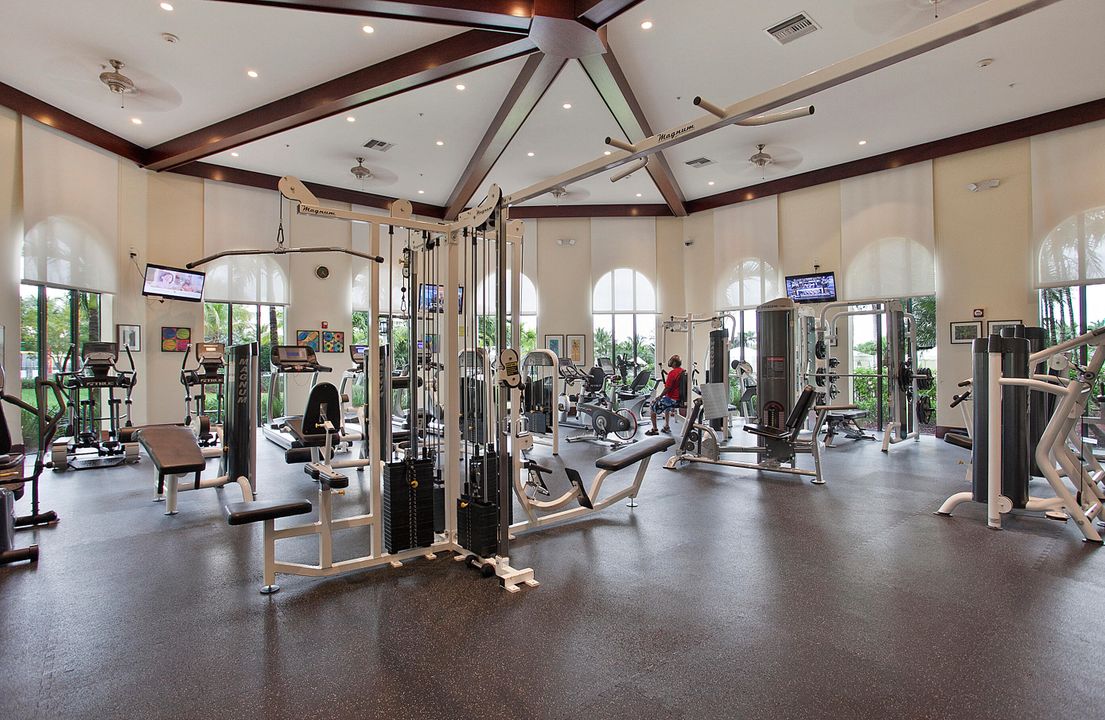 Под контрактом: $1,045,000 (5 спален, 6 ванн, 4168 Квадратных фут)