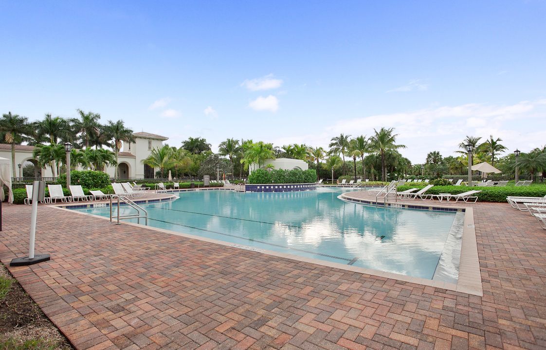 Под контрактом: $1,045,000 (5 спален, 6 ванн, 4168 Квадратных фут)