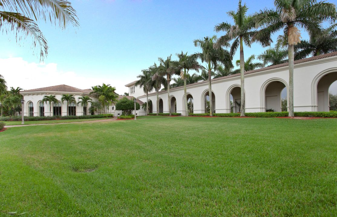 Под контрактом: $1,045,000 (5 спален, 6 ванн, 4168 Квадратных фут)