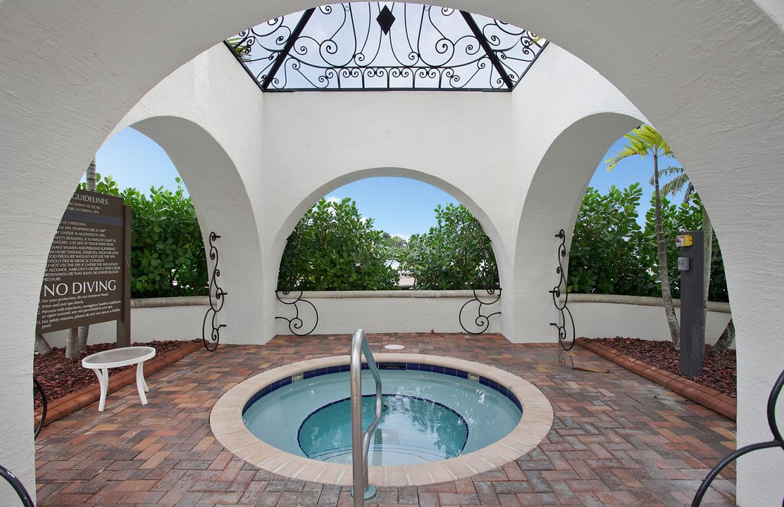 Под контрактом: $1,045,000 (5 спален, 6 ванн, 4168 Квадратных фут)