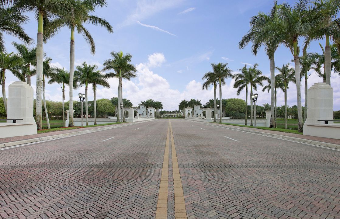 Под контрактом: $1,045,000 (5 спален, 6 ванн, 4168 Квадратных фут)