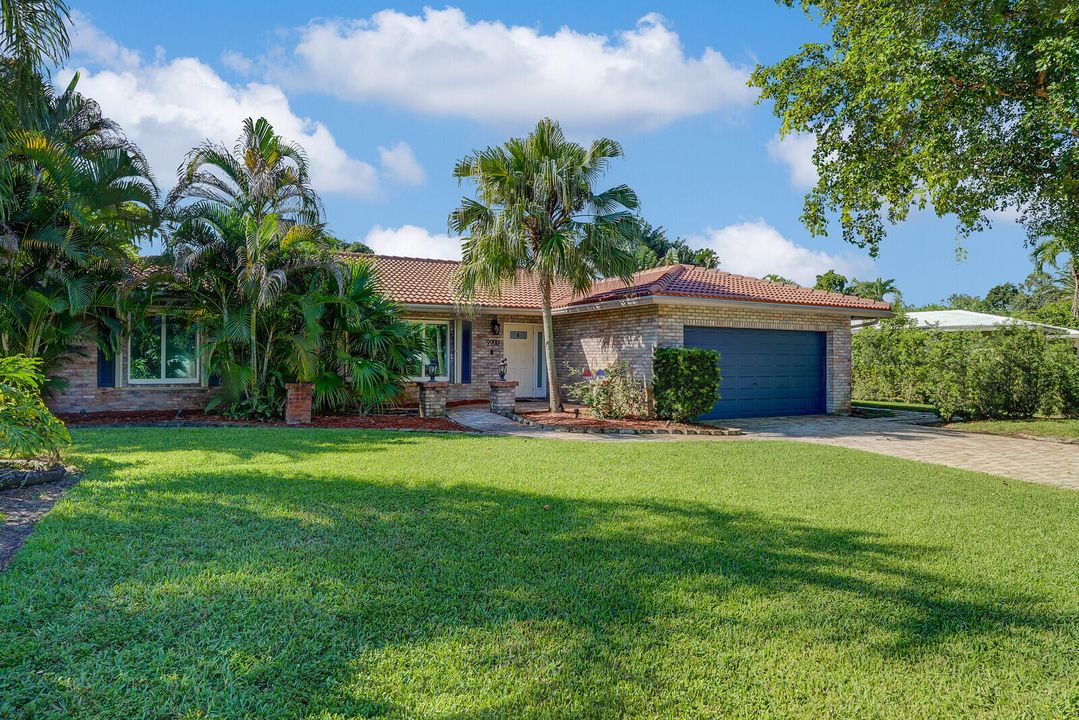 Activo con contrato: $740,000 (3 camas, 2 baños, 2016 Pies cuadrados)