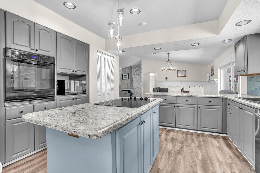 Activo con contrato: $740,000 (3 camas, 2 baños, 2016 Pies cuadrados)