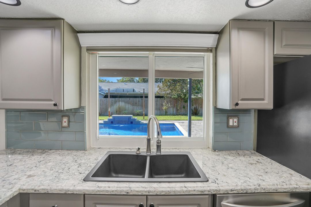 Activo con contrato: $740,000 (3 camas, 2 baños, 2016 Pies cuadrados)