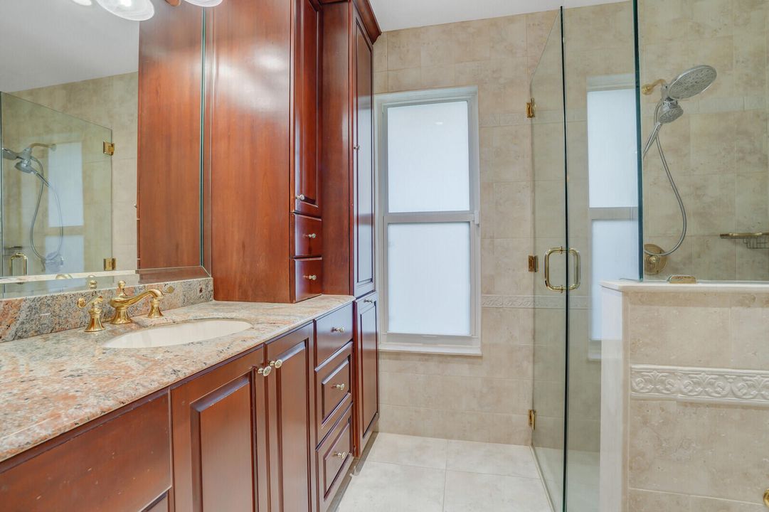 Activo con contrato: $740,000 (3 camas, 2 baños, 2016 Pies cuadrados)