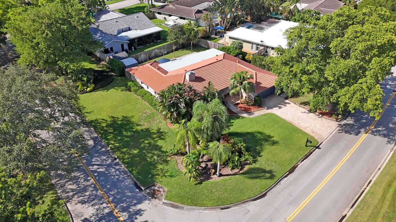 Activo con contrato: $740,000 (3 camas, 2 baños, 2016 Pies cuadrados)