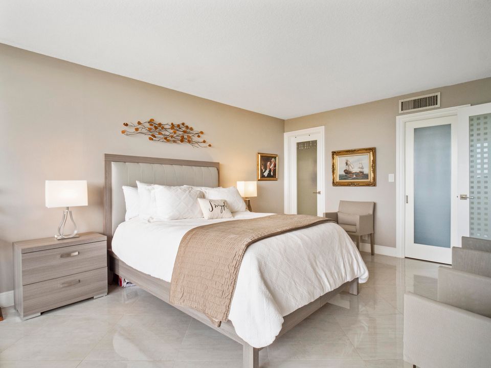 Active With Contract: $195,000 (1 beds, 1 baths, 894 Square Feet)