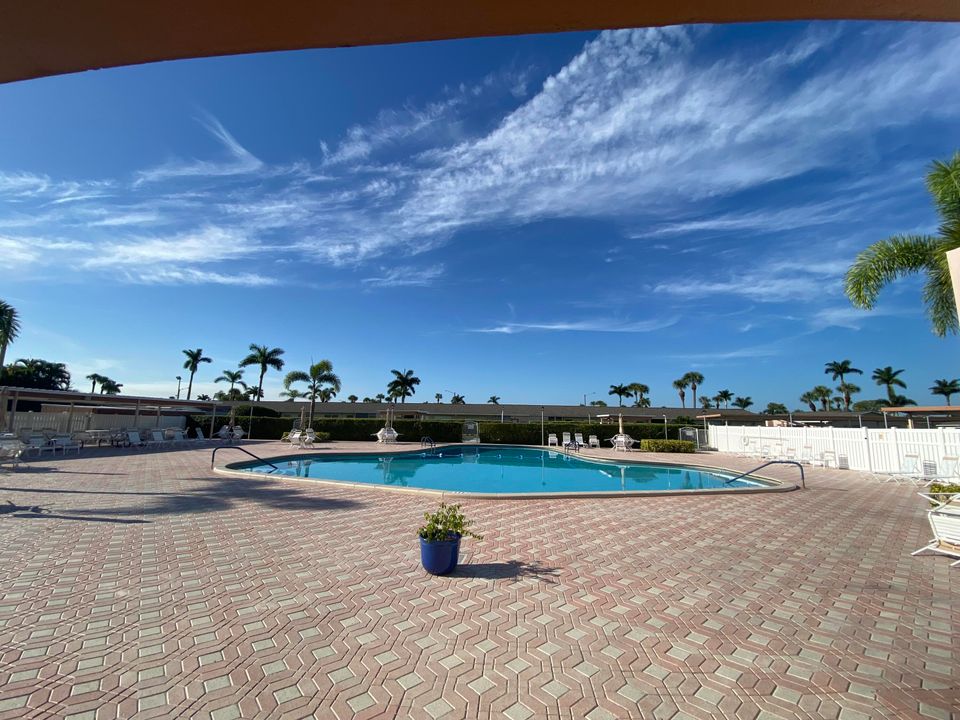 For Sale: $110,000 (2 beds, 1 baths, 829 Square Feet)