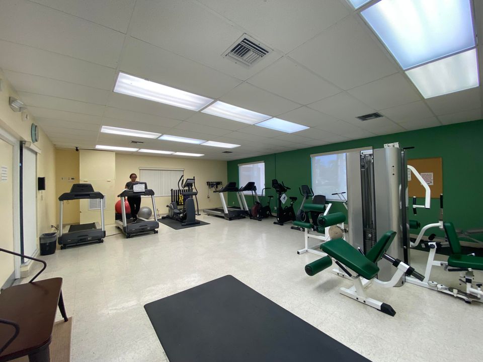 For Sale: $110,000 (2 beds, 1 baths, 829 Square Feet)