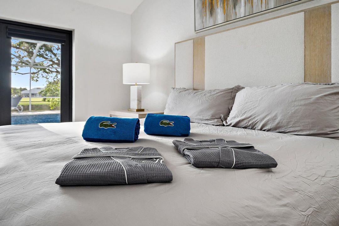 合同活跃: $1,165,000 (5 贝兹, 3 浴室, 2652 平方英尺)