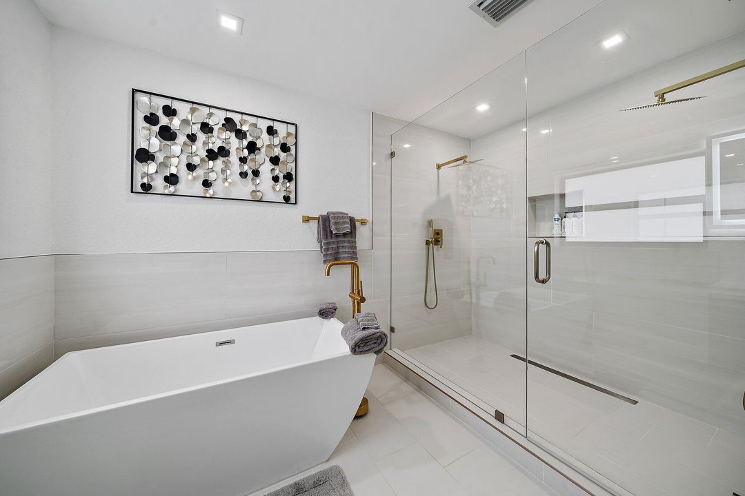 合同活跃: $1,165,000 (5 贝兹, 3 浴室, 2652 平方英尺)