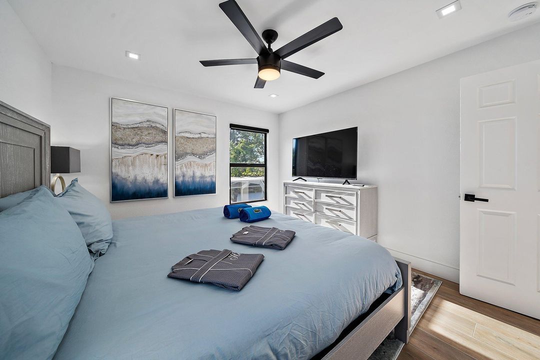 合同活跃: $1,165,000 (5 贝兹, 3 浴室, 2652 平方英尺)