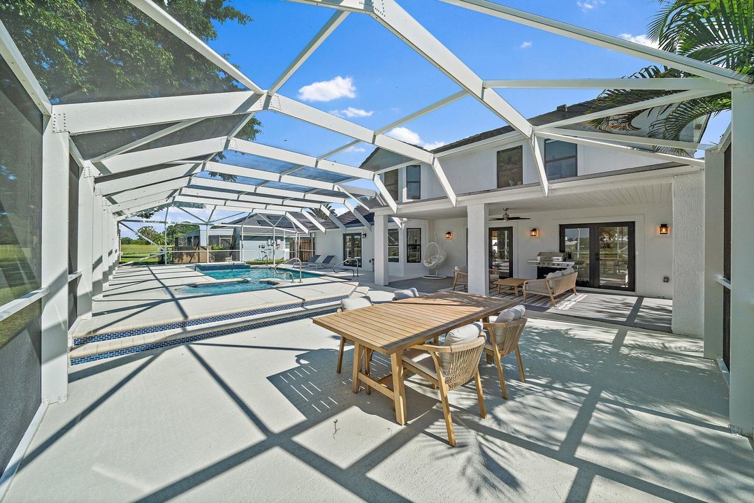 合同活跃: $1,165,000 (5 贝兹, 3 浴室, 2652 平方英尺)